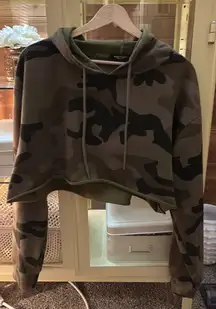 Cropped Camo Hoodie Nasty Gal