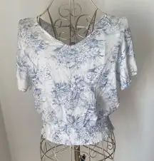 Paper Crane blue and white floral short sleeve top size  S