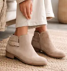 Clarks Suede Ankle Boots Buckle Low Heel Neutral Taupe 8 Boho Western Classic