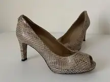 Stuart Weitzman women’s python snakeskin peep toe heel shoes — size 7.5