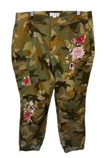 Sundance Camo Cargo Pants Size 14 Womens Green Floral Embroidered Tapered Leg