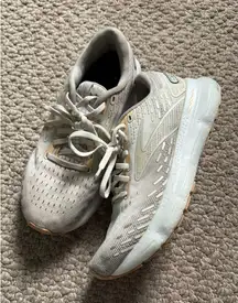 White Brooks 20 Glycerin Running Shoes