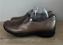 Clarks In Motion Slip On Comfort Shoes Womens 7.5W Bronze Leather Walking Travel