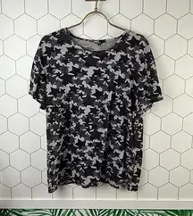 Monrow by Anthropologie Black and Gray Star Patterned T-Shirt - Size - Medium