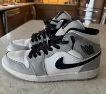 Jordan 1 mids