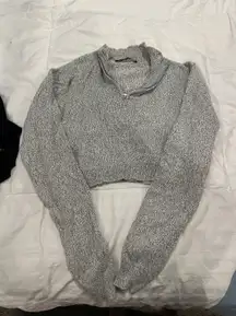 Cropped sweater 