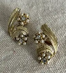 Vintage Coro Faux‎ Pearl and Gold Tone Earrings