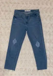 Signature Levi Strauss Mid Rise Boyfriend Distressed Light Wash Jeans Size 6