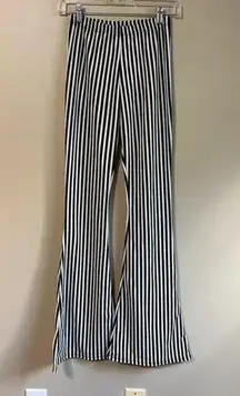 Nastygal size 4 black and white pants