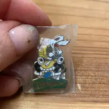 BNIP 1995 Vintage Roger Rabbit in Benny the Cab Disney Enamel Pin