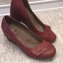 Woman’s size 7.5 deep red Wedge heels Natural Soul