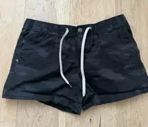 VUORI Women’s RIPSTOP Climbing Shorts Charcoal Grey Camouflage Size Large