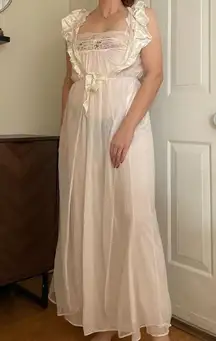 Vintage Movie Star Lace Satin Peignoir‎ Negligée Two Piece Set Cream