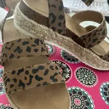 GUC Universal Thread Goods Co. Platform Sandals in Animal Print!