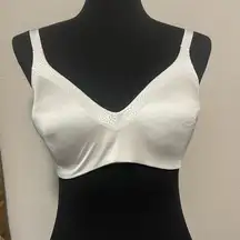 Warner's Women's Back To Smooth Wire-Free Contour Bra Size 36D Color White