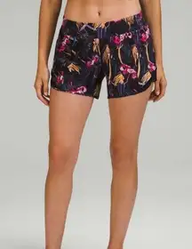 Lululemon  NWT Hotty Hot Low-Rise Lined Shorts 4” Veiled Floral Black Size 4