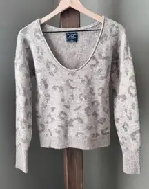 Abercrombie & Fitch Scoop Neck Sweater Light Taupe Grey Soft Leopard Print Sz S