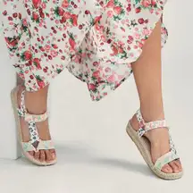 LoveShackFancy Manebi Mixed Floral Print Flat Hiking Espadrille Sandal Sz 35 / 5