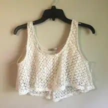 Easel medium cream crop top