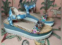 Betsy Johnson Faegan Denim PVC Floral Platform Chunky Daisy Wedge Sandals 8M
