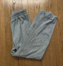 gray sweatpants 