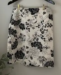 LOFT Pencil Skirt. Floral Black and Cream. Size 8 Linen/Rayon‎ Blend