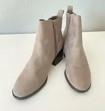 Gap Women’s Chelsea Boot Graystone Size 7 Ankle Boots New Without Tags