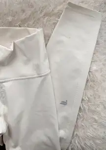 Power hold By  Off-White Define High-Waisted Legging