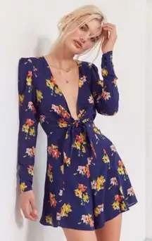 ✨HP✨Kimchi Blue Maddie Plunging Tie-Front Romper✨