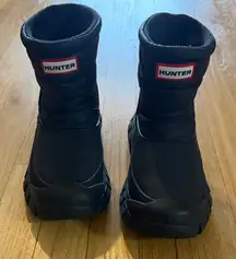 Hunter Black Intrepid Insulated Short Snow Boots Sz 6