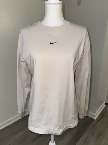 Nike Long Sleeve Tee XS Loose Fit Beige Swoosh Logo Graphic Shirt Unisex
