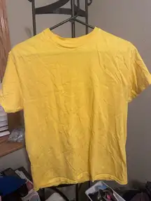 Plain yellow Gildan T-shirt