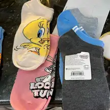 New Set of 4 Looney Tunes Bugs Bunny Tweetie bird No show socks
