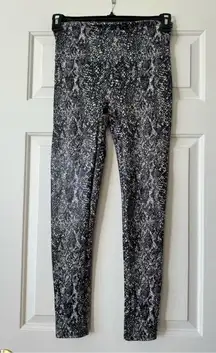 Spanx Faux Leather Snake Shine Leggings Size L Snakeskin Grey Snake 20324R