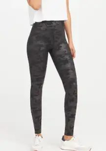 Spanx Faux Leather Camo Leggings Black Reflective Women's SM
