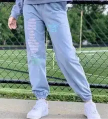 HOROSCOPE GRAPHIC BLUE
SWEATPANTS