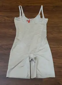 SPANX Nude Sculpt Chic Feminine Party One piece Shapewear Size Small