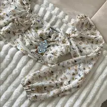 NWT Boohoo Woven Daisy Ruched Crop Top Ivory