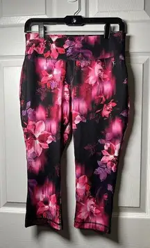 Danskin  Now Fitted Pink/Red Floral Print Capri's Size Small