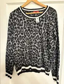 Saks Fifth Avenue Black, Gray and White Leopard Print Sweater Size Large NWT