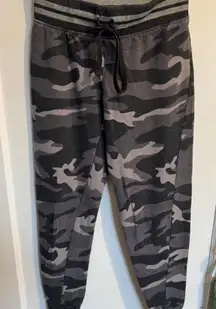 AERO Women's Camo Joggers Pants XS Gray Black Athletic Sweatpants Comfort
