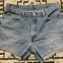 Vintage Levi cut off jean shorts Y2K Levi 550s, waist size W36