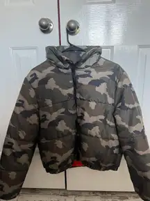 camo cropped puffer coat