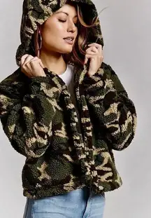 NWT Camo Crop Thick Jacket Sz Small