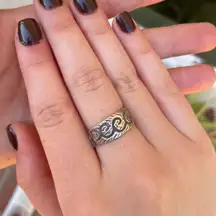 Sterling silver waves swirl ring / in great condition / size 5