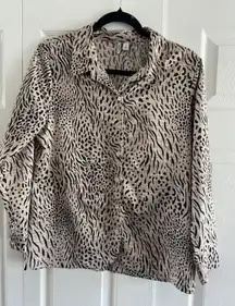 Nordstrom Womens Small Animal Print Silky Long Sleeve Button Down Siren Corpcore