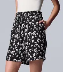 Simply Vera Vera Wang Womens Shorts Sz S Lined Black White Flowers Pockets A-6
