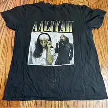 AALIYAH. Vintage crewneck tee