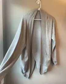 Cozy open front cardigan in a light gray size large