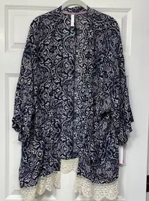 Xhilaration Blue and Cream Paisley Kimono